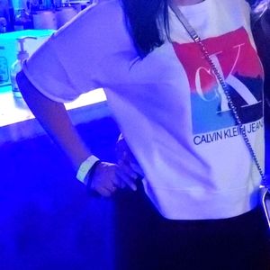 White Calvin Klein sweatshirt 😍large